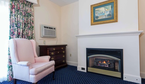 King with Fireplace Mizzentop 2nd Floor