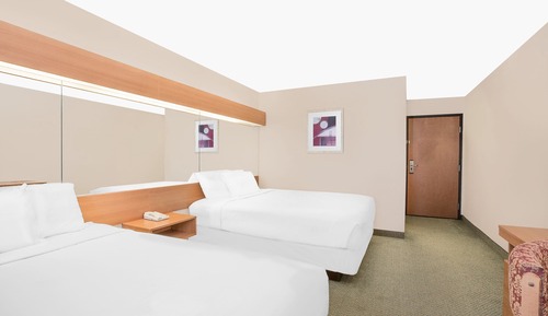 Business Suite, 2 Queen Beds