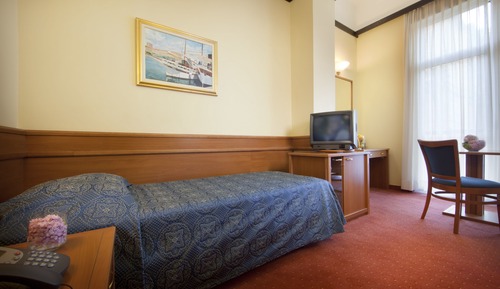 Single Room, Sea View