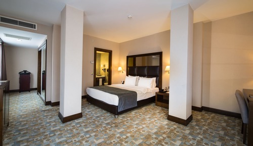 Suite, 1 Double Bed, Corner