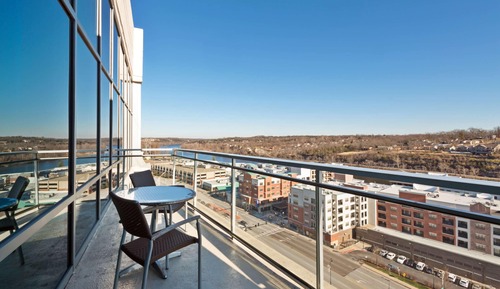 One Kng Superior Condo Balcny