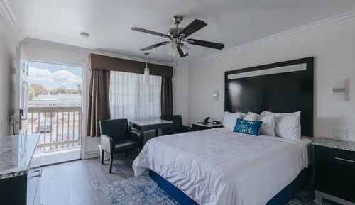Deluxe Partial View Queen Room - Upstairs, Non-Smoking, No Pets