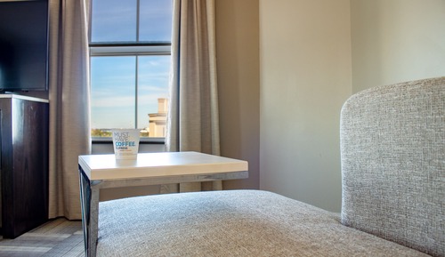 Standard Room, 1 King Bed, River View (High Floor)