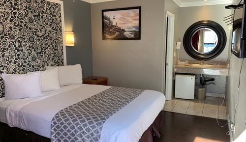 Basic Room, 1 Queen Bed, Non Smoking