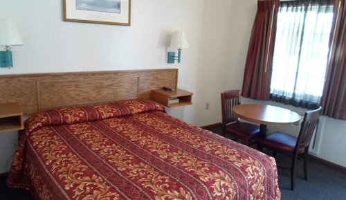 Standard Room, 1 Queen Bed