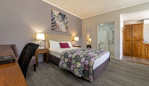 Queen Room Accessible
