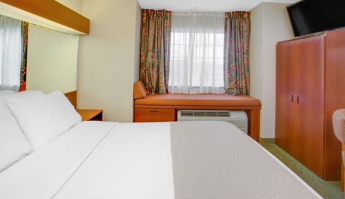 Standard Room, 1 Queen Bed