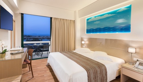 Single Room Special Offer Early Check In (7 am) & Late Check Out (6 pm)