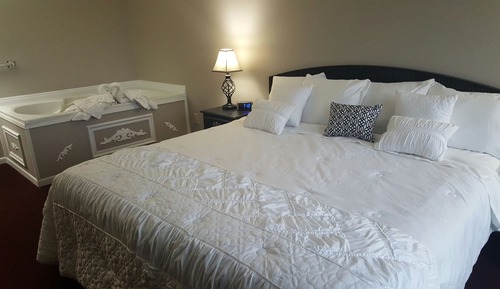 Honeymoon Suite, 1 King Bed, Balcony