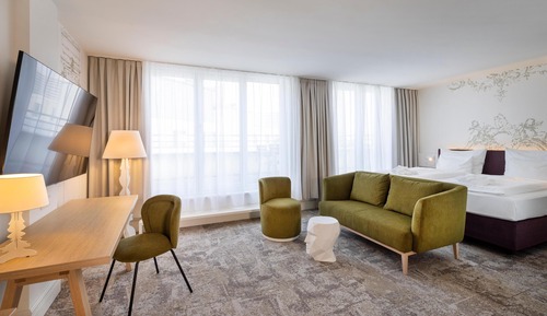 Junior Suite (Deluxe)