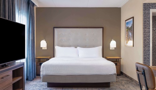 Premium Suite, 1 King Bed, Accessible, Bathtub