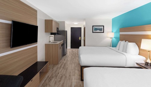 Room, 2 Queen Beds, Non Smoking, Kitchenette