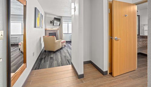 Suite, 1 King Bed, Non Smoking, Jetted Tub (Larger Room)