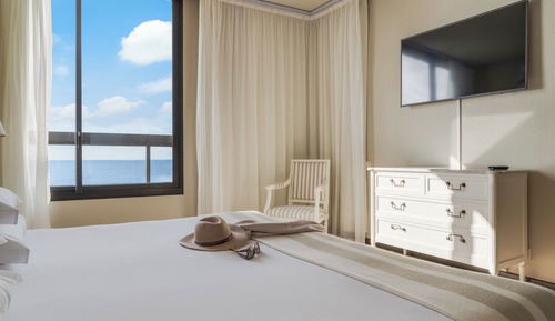 Suite, 1 Queen Bed, Sea View