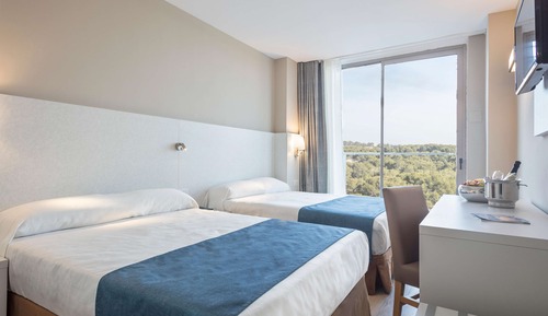 Double Room (2 Adults)