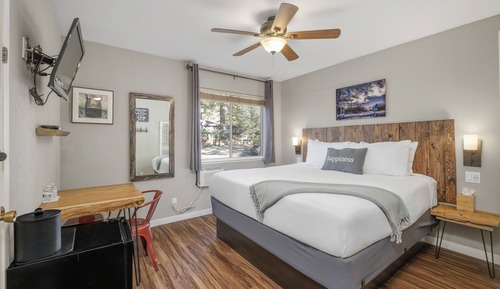 Standard Room, 1 King Bed