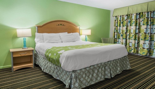 Standard Room, 1 King Bed, Smoking