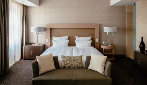 Suite, City View
