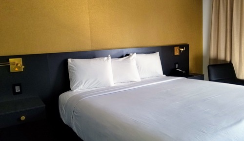 Honeymoon Suite, 1 King Bed, Jetted Tub
