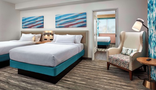 Suite, 2 Queen Beds, Accessible