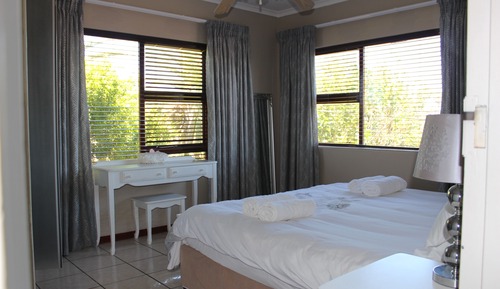 Seaview 2 Bedroom Flat (B+B/S Catering) 
