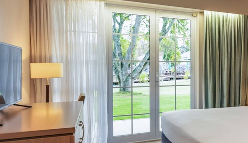 Superior Room, 1 King Bed (Waiora)