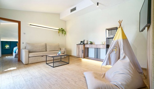 Family Suite, 2 Bedrooms (5 Adults + 1 Child)