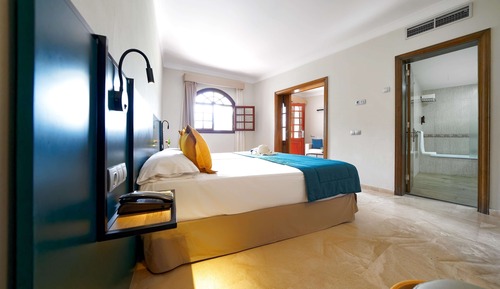 Suite (3)