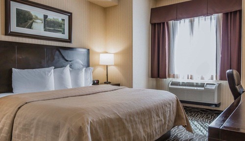 Suite, 1 King Bed with Sofa bed, Accessible, Non Smoking (Accessible Tub)