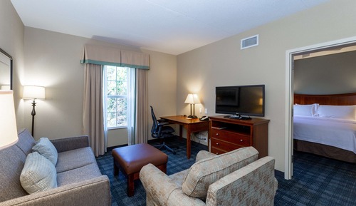 Suite, 1 King Bed, Accessible (Hearing)