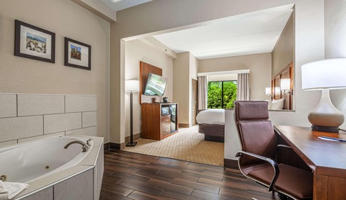 Suite, 1 King Bed, Non Smoking, Jetted Tub