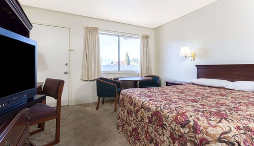 Deluxe Room, 1 Queen Bed
