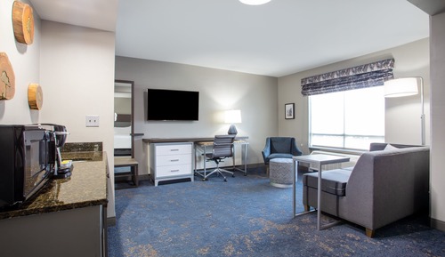 Suite, 1 King Bed, Accessible Bathtub (Communications)