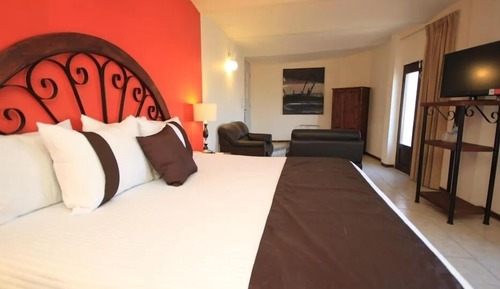 Junior Suite, 1 King Bed, Balcony, City View