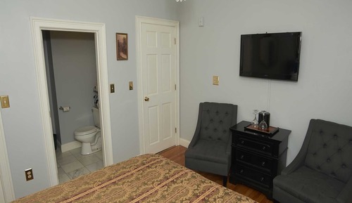 Standard Double Room, Ensuite (The Inn 12 Queen (no pets)