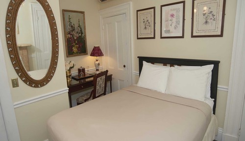 Standard Double Room, Ensuite (The Inn 2 Queen (no pets))