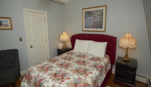 Standard Double Room, Ensuite (The Inn 10 Queen (no pets)