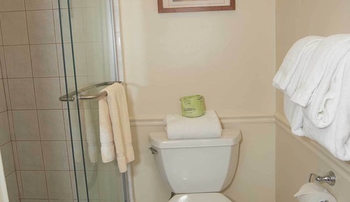 Standard Double Room, Ensuite (The Inn 3 Queen (no pets))