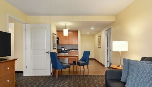 Suite, Accessible (Roll-in Shower)