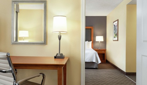 Suite, 1 King Bed, Accessible, Bathtub (Mobility/Hearing)