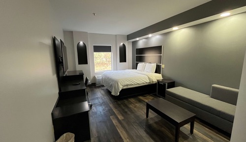 Suite, 1 King Bed, Jetted Tub