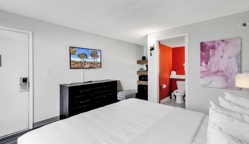 Standard Room, 1 King Bed, Non-Smoking