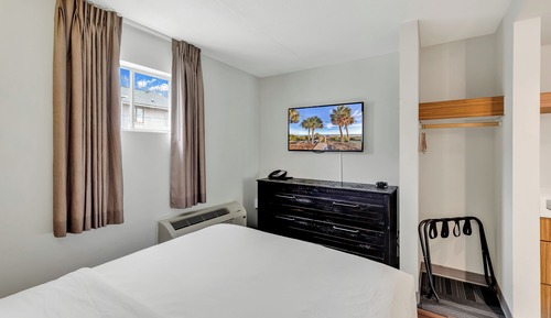 2 Bedroom Suite, 2 Queens, Non-Smoking