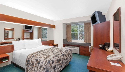 Standard Room, 1 Queen Bed