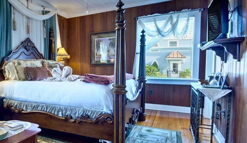 Royal Palm Room (Beach House 2nd Floor)