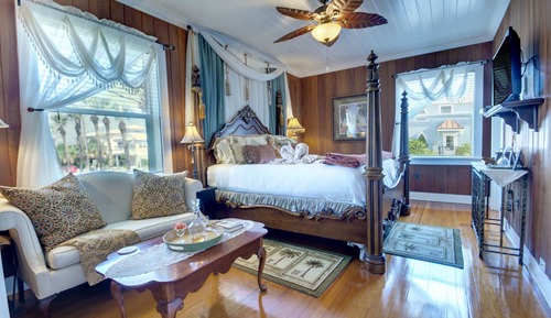 Sea Breeze Room (Beach House 2nd Floor)