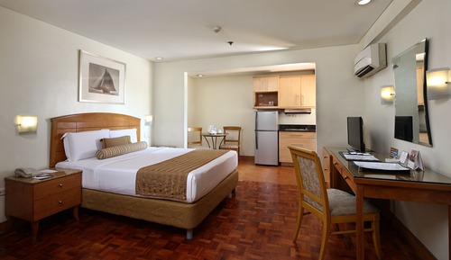 Family Room with Kitchenette - 1 Bed