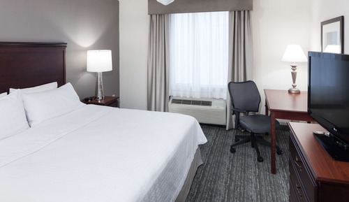 Suite, 1 King Bed, Accessible, Bathtub
