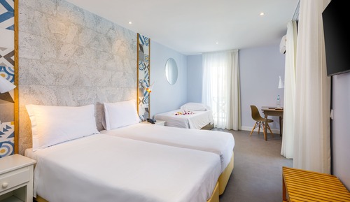 Twin Room (Large, 3 Adults)