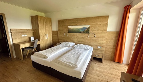 Deluxe Double or Twin Room, 1 King Bed